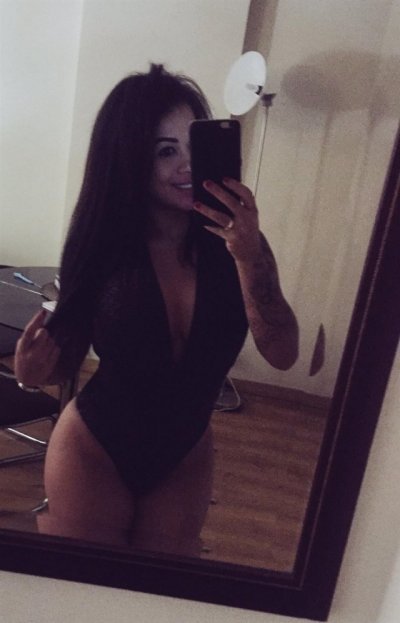 Mami caliente y morbosa, con ganas de jugar con vicio. Tengo ganas de disfrutar por teléfono con hombres viciosos. Tengo muchas ganas de hacer caso con hombres viciosos.