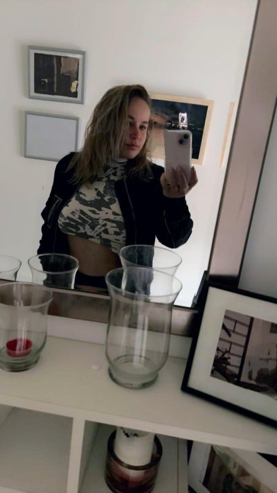 Soy una mujer muy fogosa, pienso en el sexo a todas horas. Busco que me hagan temblar de placer. Sexo telefonico