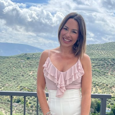 Estos cachonda a todas horas. Me apetece mucho hablar con un hombre maduro. Busco un hombre que sepa hacerme disfrutar.