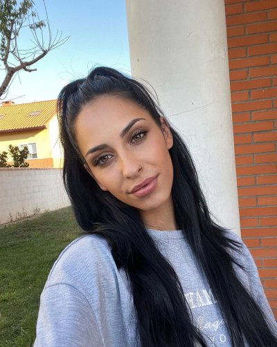 Soy una chica abierta de mente Pasarlo bien con hombres maduros Quiero pasarlo bien con hombres maduros que estén cerca de mi, soy una chica abierta y libre.... me gusta tener libertad en el ámbito sexual.