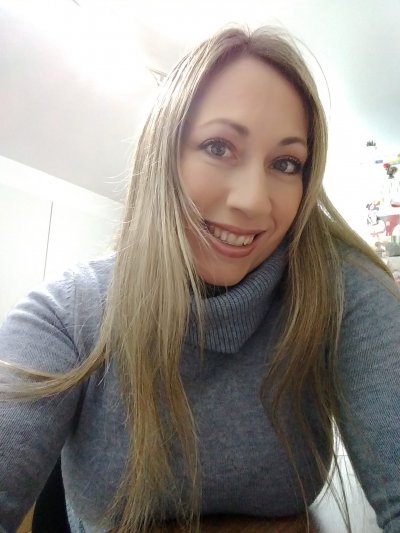 Rubia con ganas de disfrutar, soltera , ardiente y con muchas ganas de follar. Quiero jugar con mucho vicio, tengo ganas de estar con vicio. Quiero jugar contigo, me gusta mucho jugar y quiero mucho vicio....